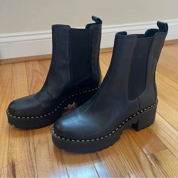 NWOT Vince Camuto Madisha Black Croc Chelsea Ankle Boots size 9.5 - Picture 6 of 10